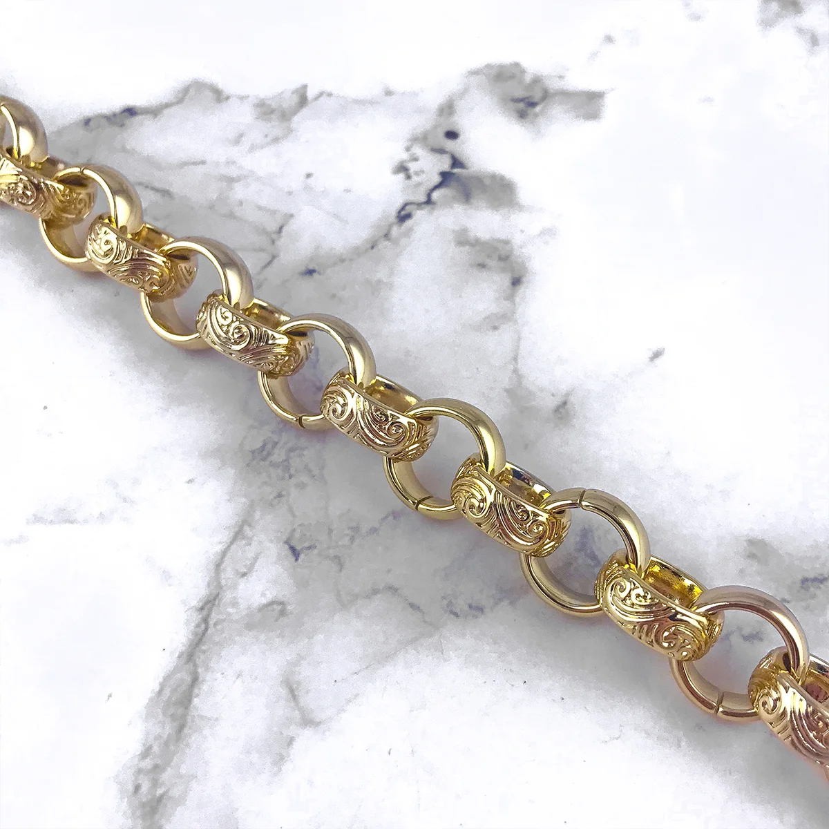 Zlatý náramok Belcher s priemerom 15 mm a 18 karátmi - obrázok 4