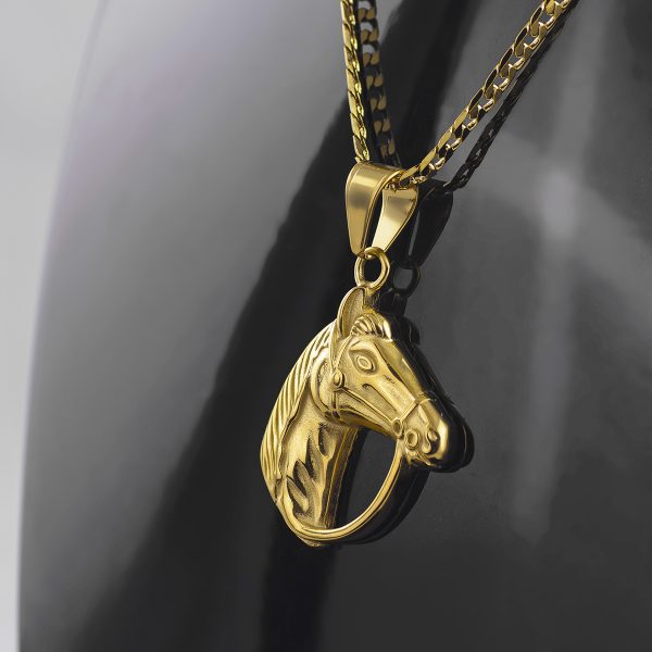 18ct gold bonded horse head pendant.